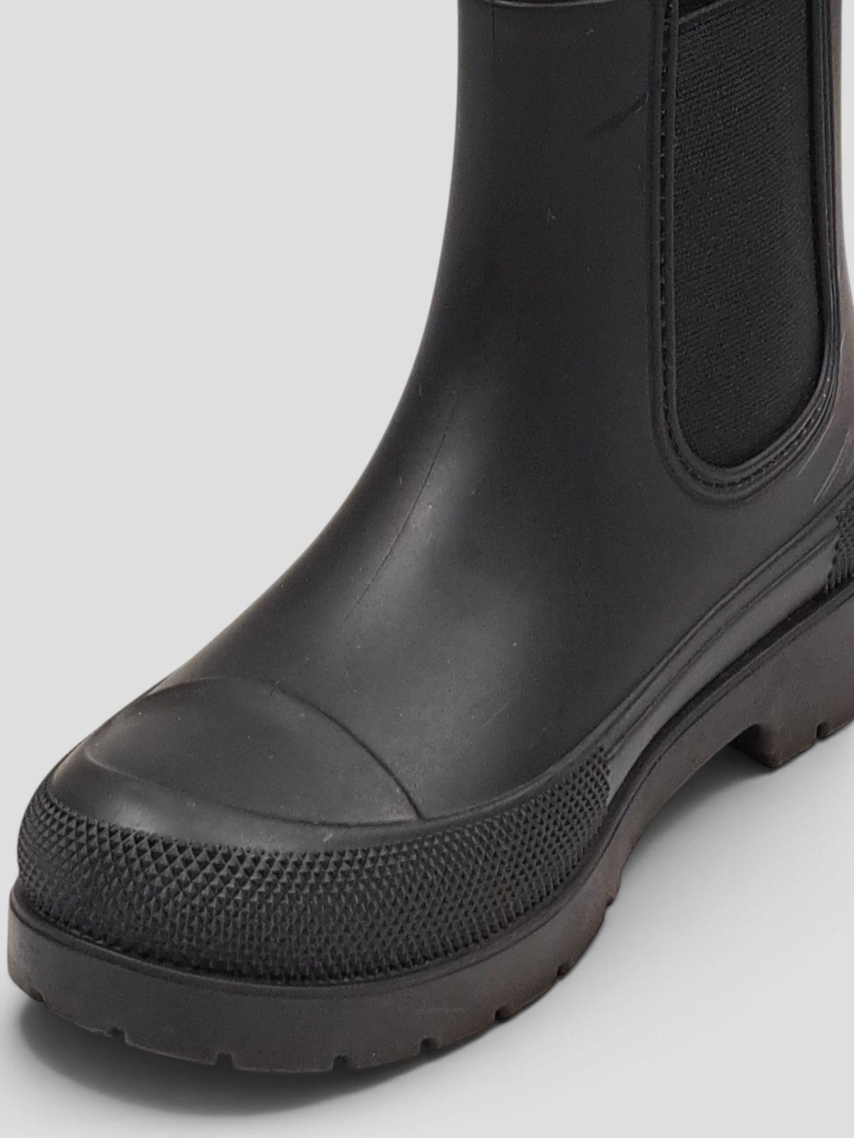 BaraBarnet black rubber boots with elastic side panels, pull tab, and a textured, chunky lug sole.
