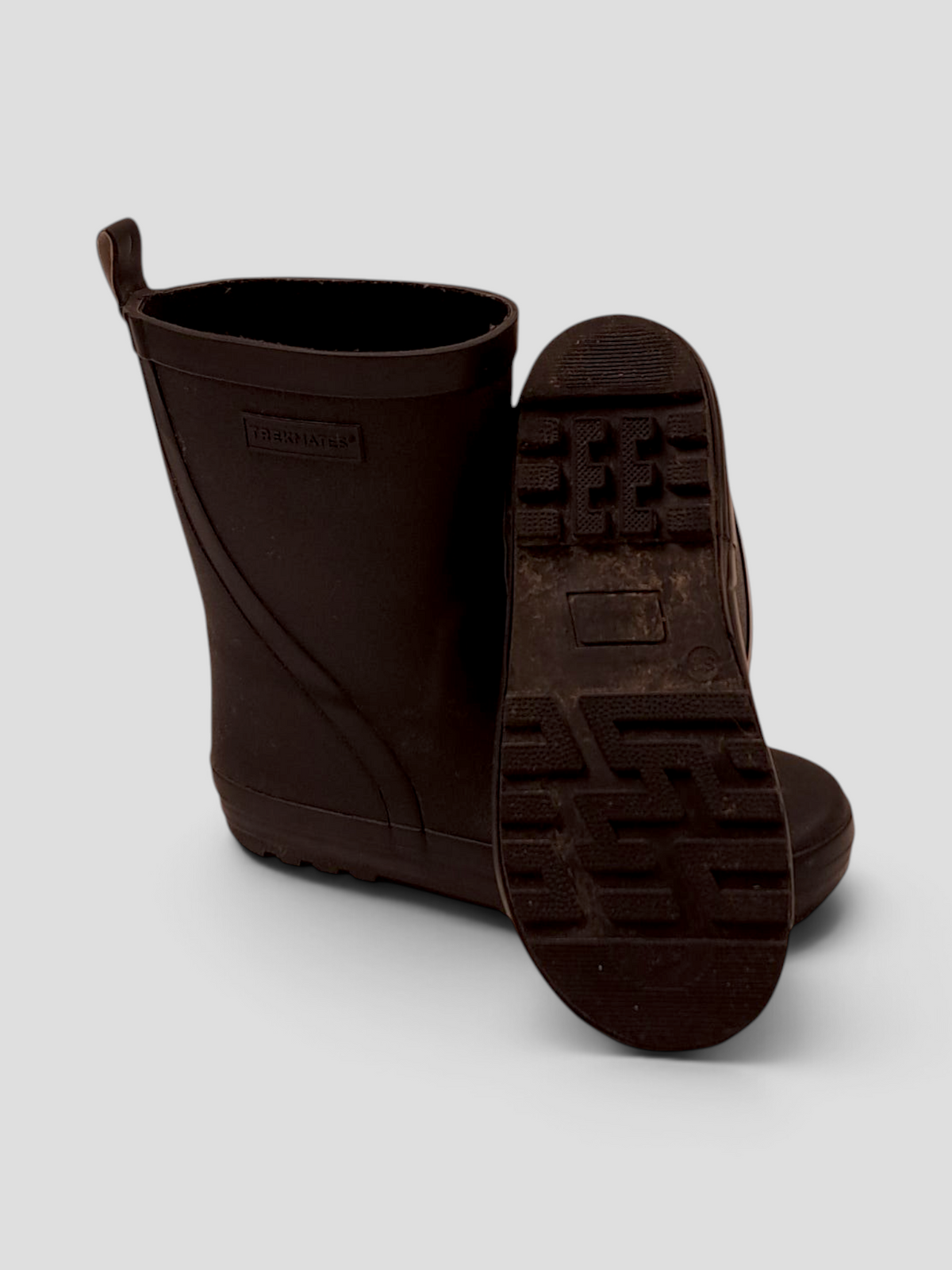 BaraBarnet black Trekmates rubber boots with a robust treaded sole and a pull tab on a plain grey background