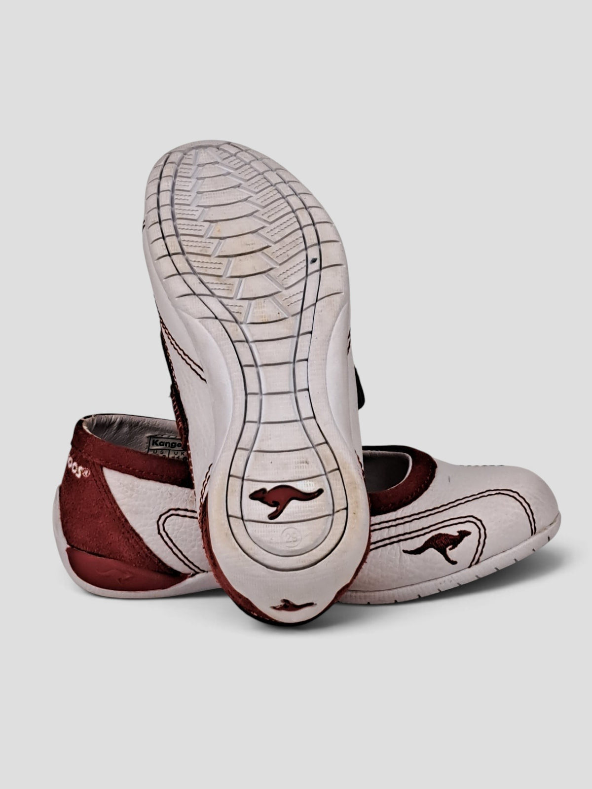 BaraBarnet KangaROOS white and burgundy children's sandals with velcro straps and embroidered kangaroo logo details.