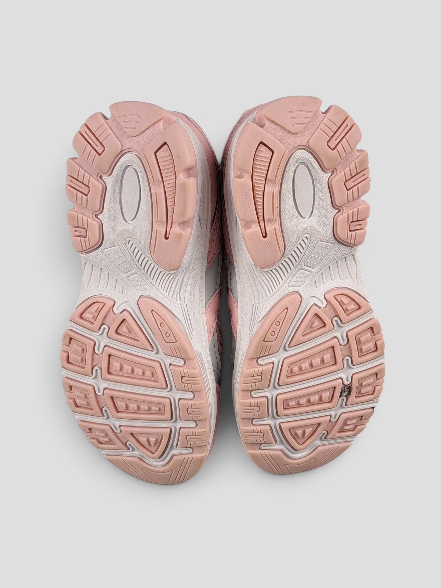 BaraBarnet REVOLUTION sneakers featuring a pink and white textured rubber outsole for grip