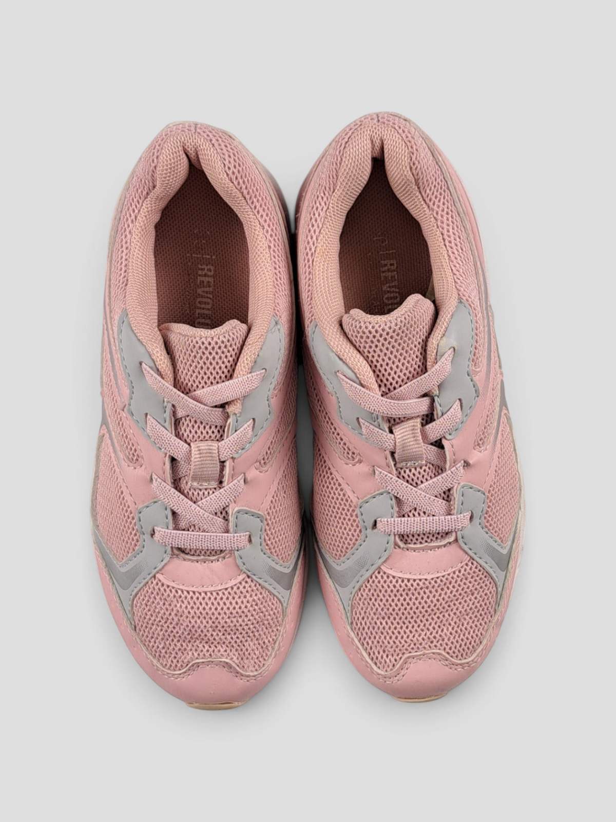 Revolution Sneakers 30
