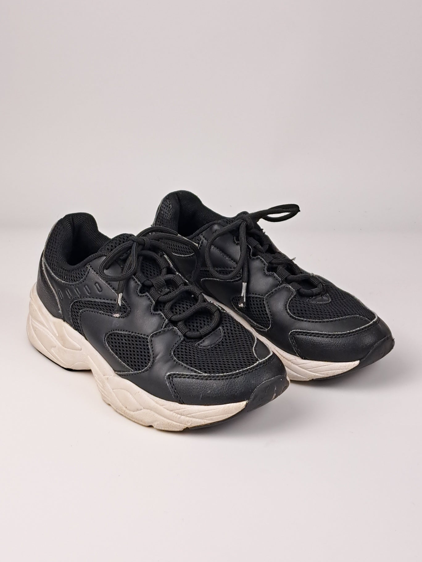 SOC Sneakers 36