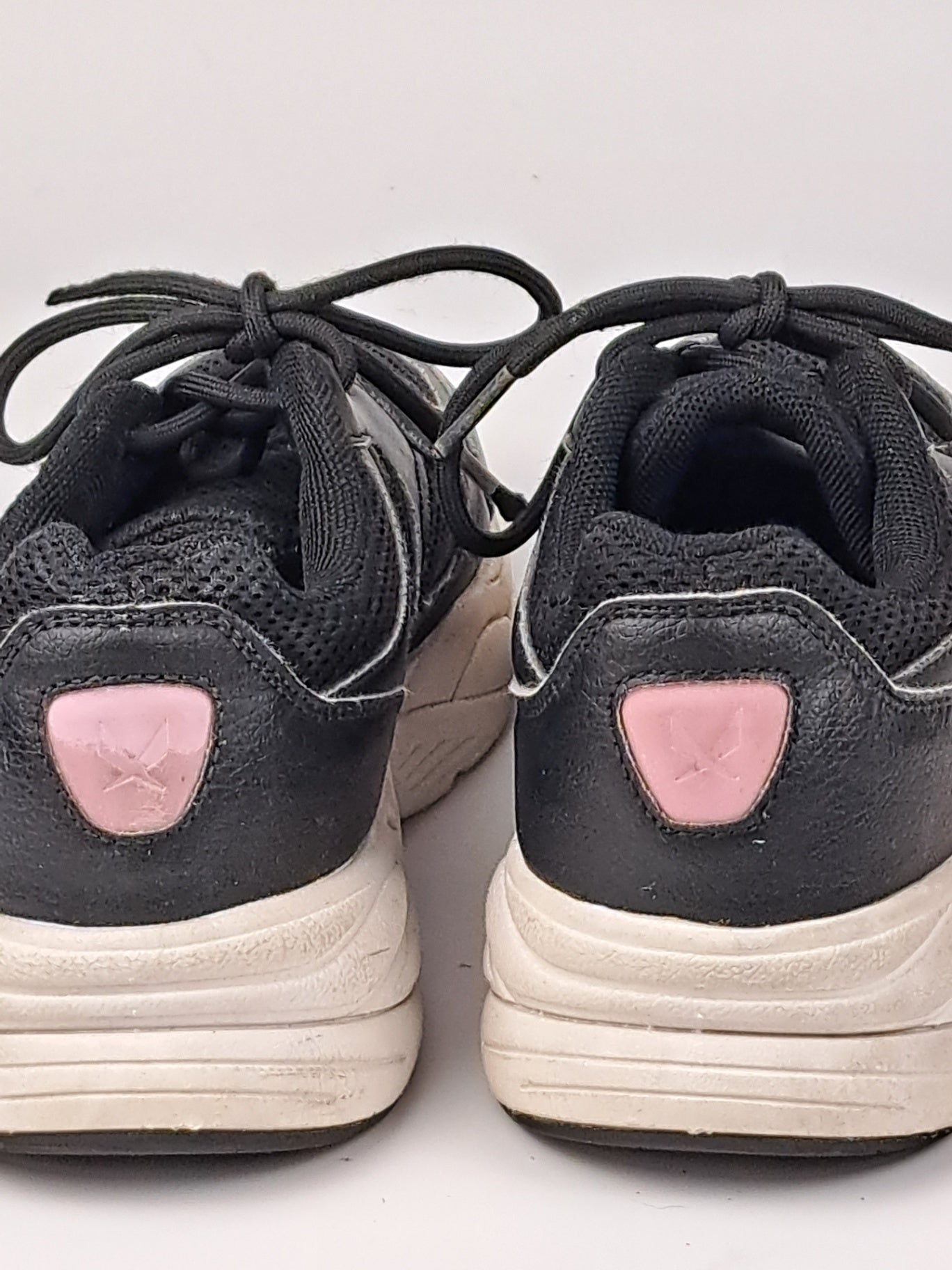 SOC Sneakers 36