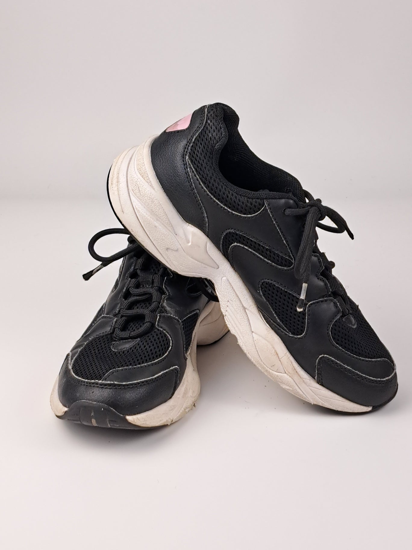 SOC Sneakers 36