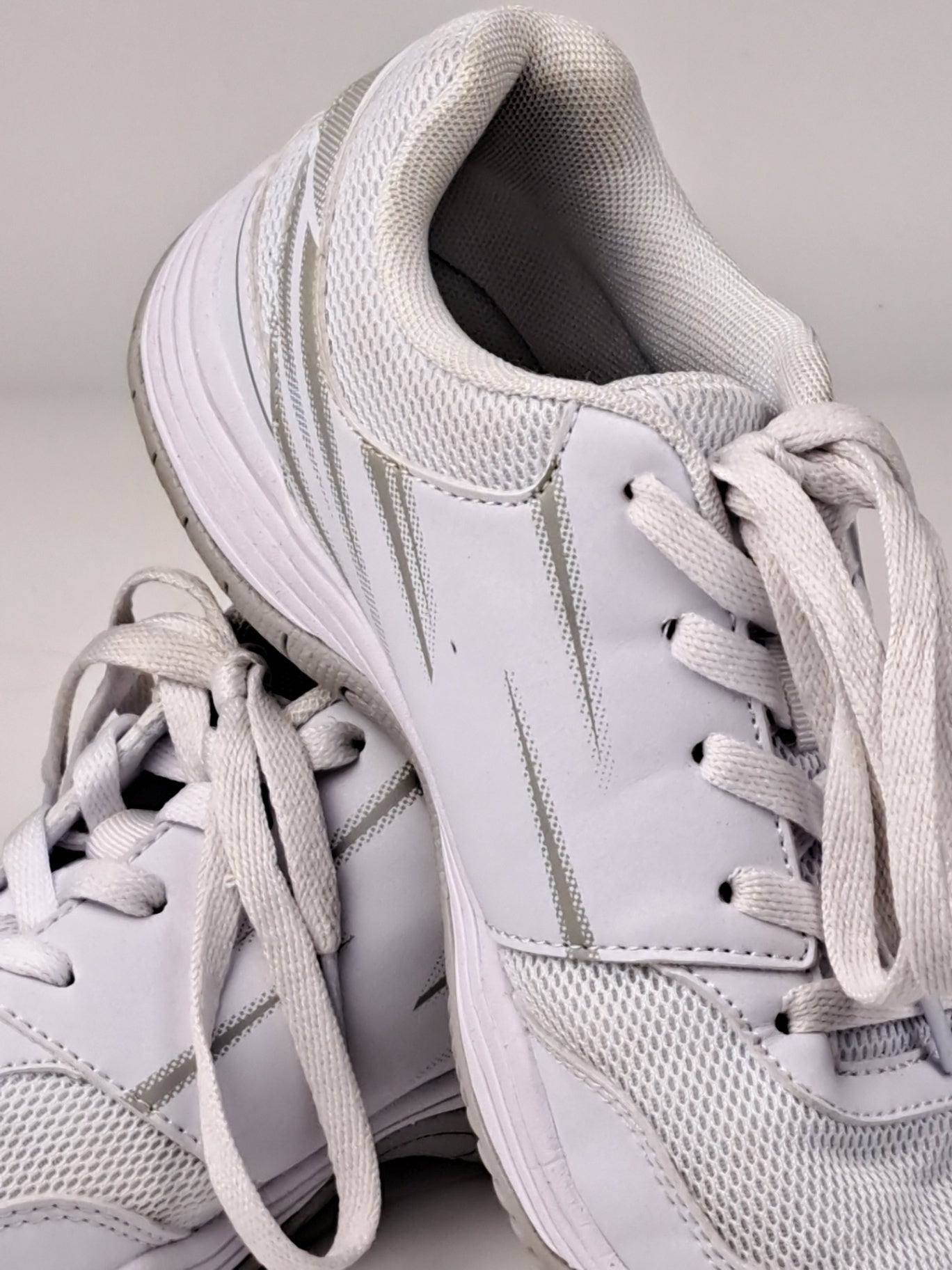SOC Sneakers 37