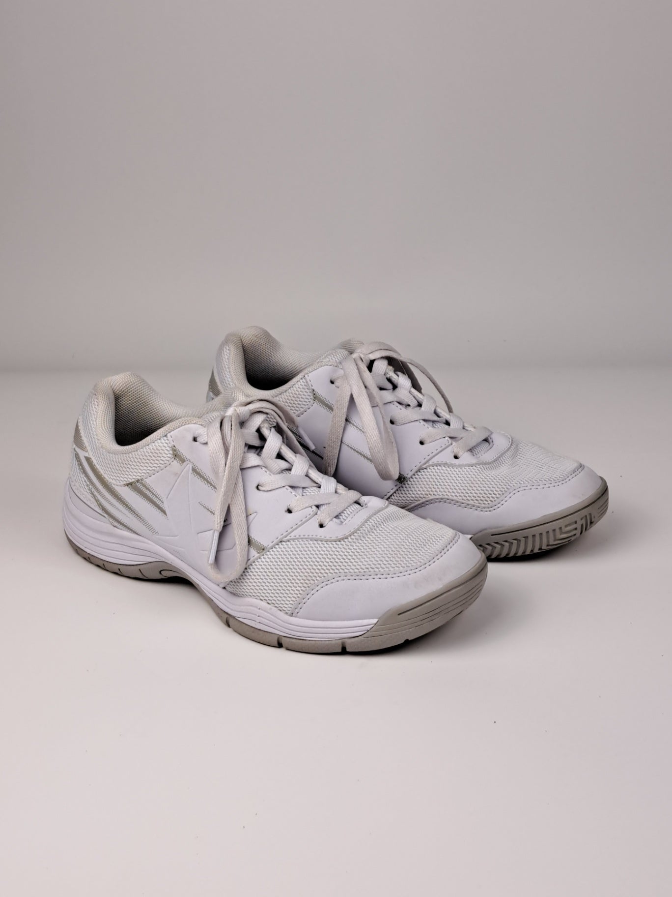 SOC Sneakers 37
