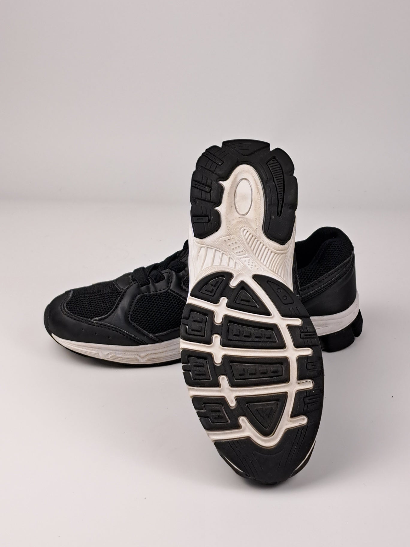 REVOLUTION Sneakers 35