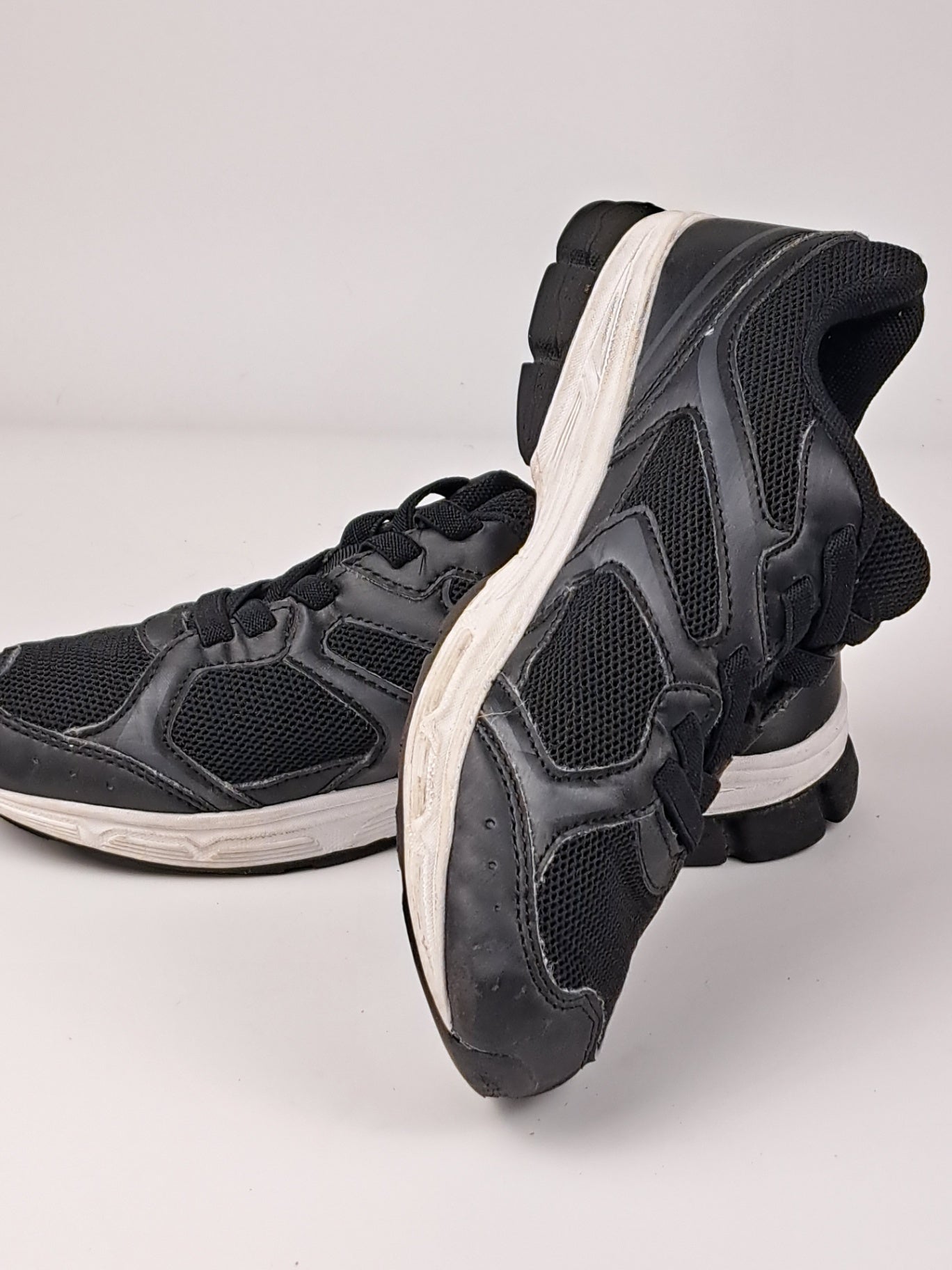 REVOLUTION Sneakers 35