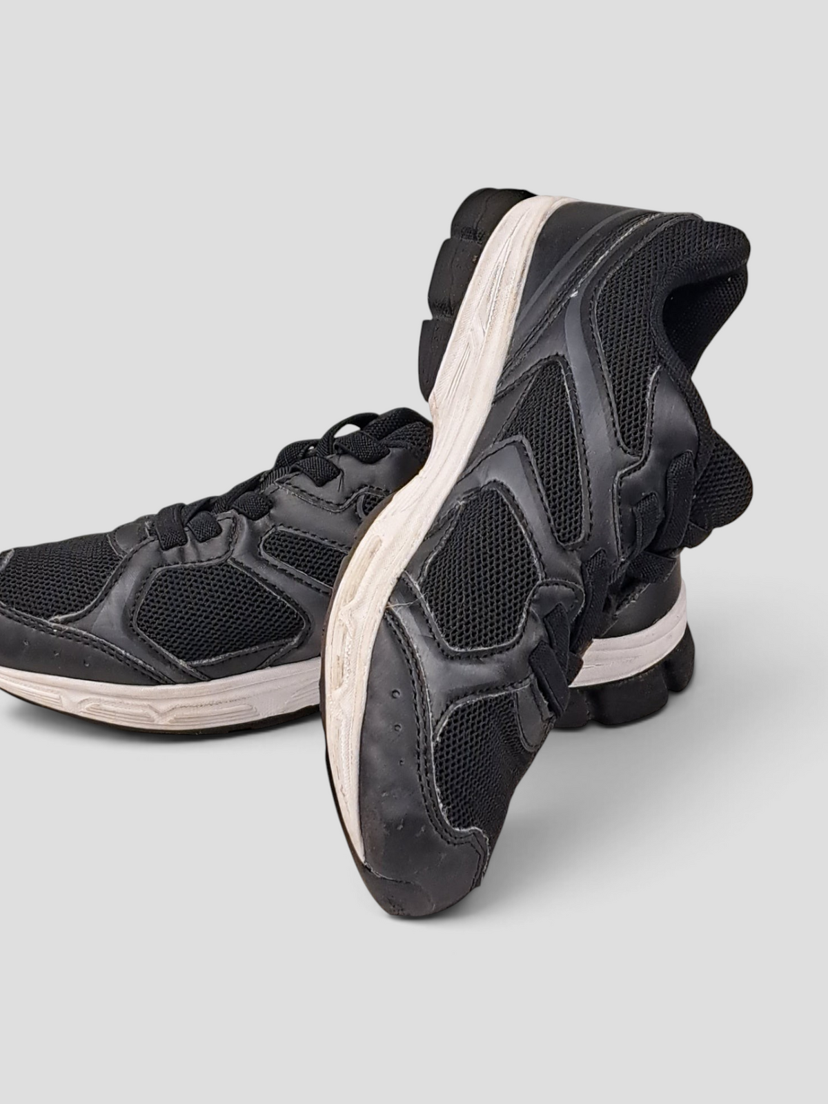 Revolution Sneakers 35