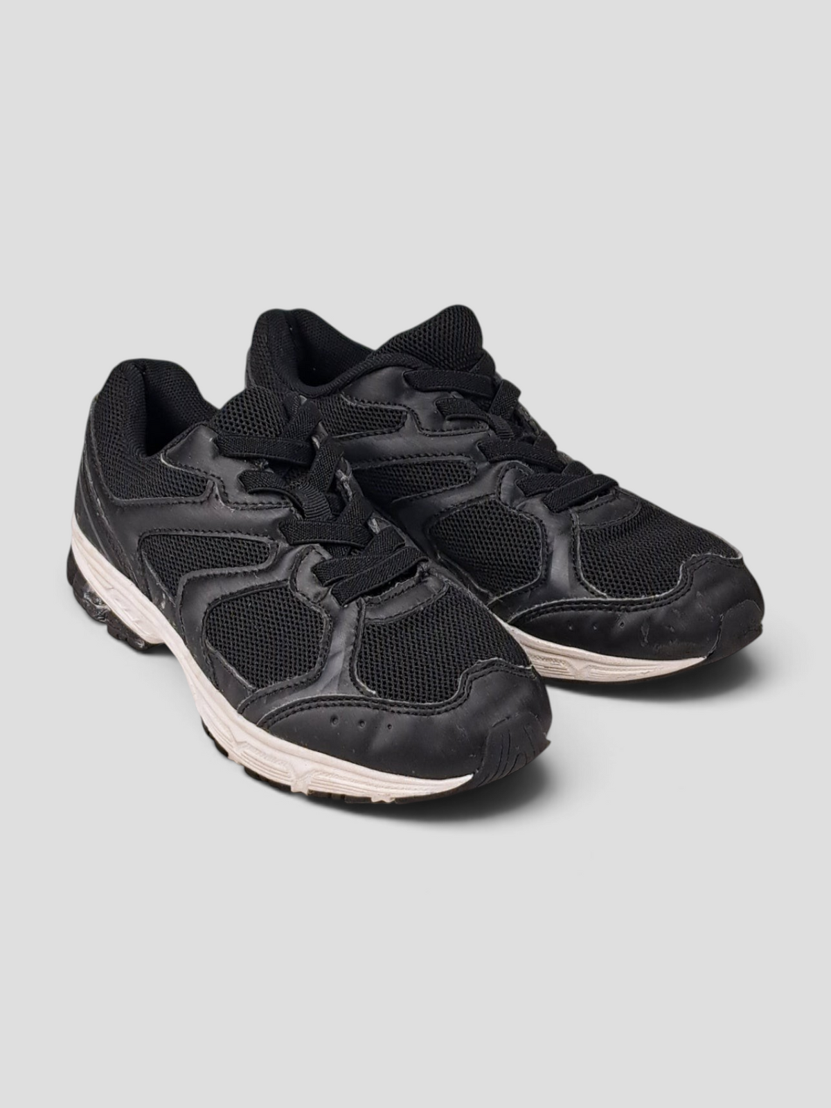 Revolution Sneakers 35