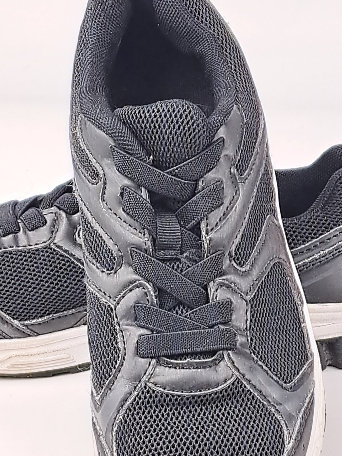 REVOLUTION Sneakers 35