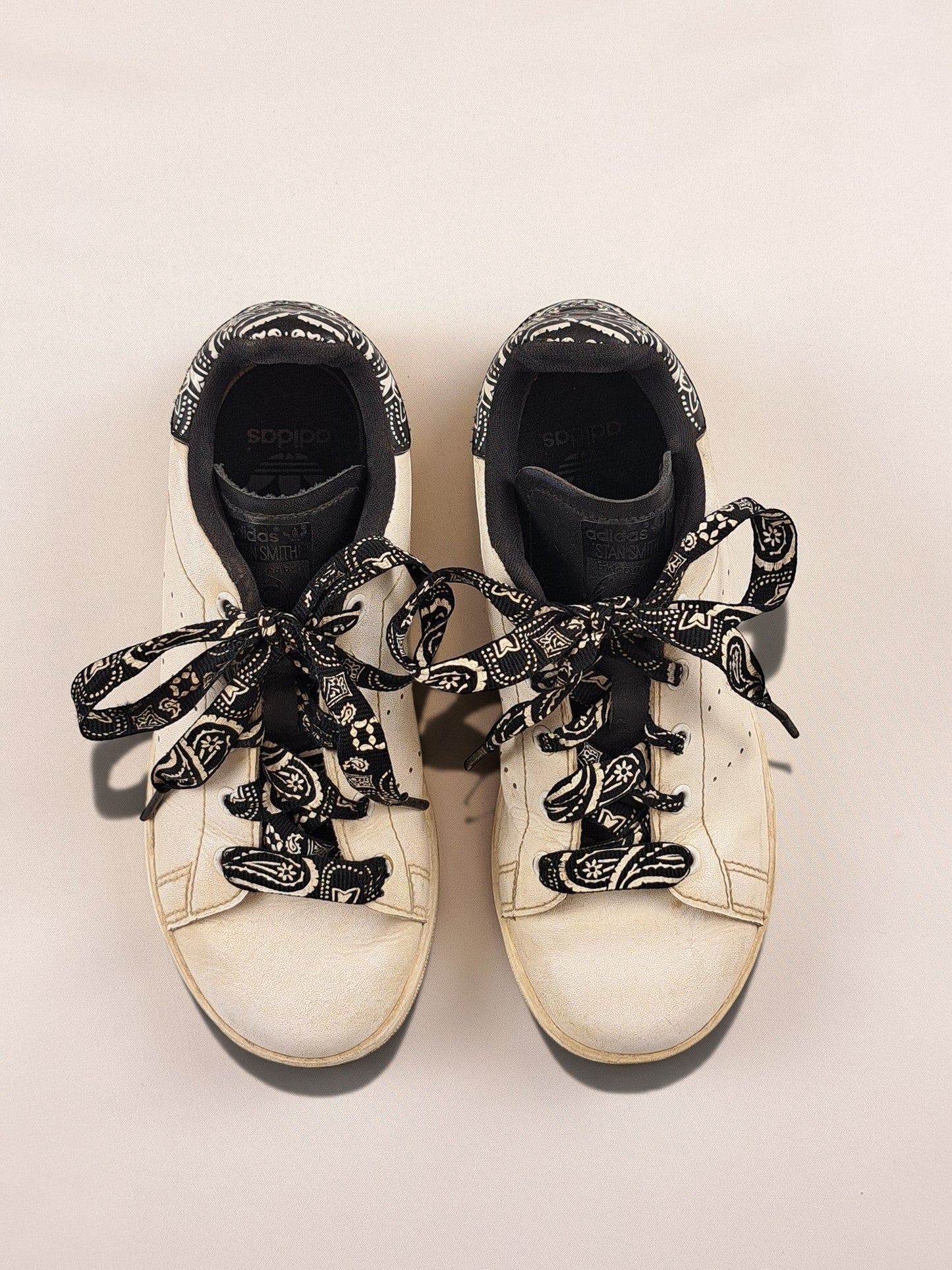 BaraBarnet Adidas Stan Smith sneakers in white with black paisley print laces and heel detail