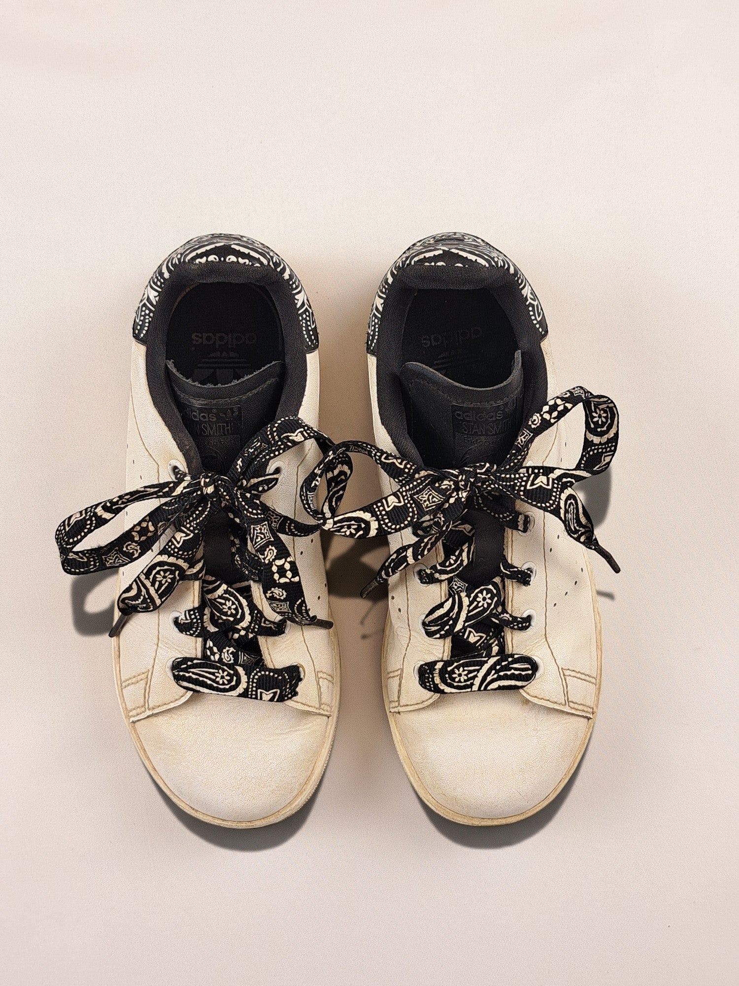 BaraBarnet Adidas Stan Smith sneakers in white with black paisley print laces and heel detail