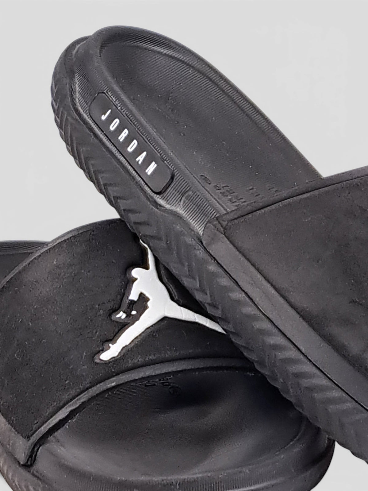BaraBarnet black Jordan slip-on slides with white Jumpman logo and textured sole