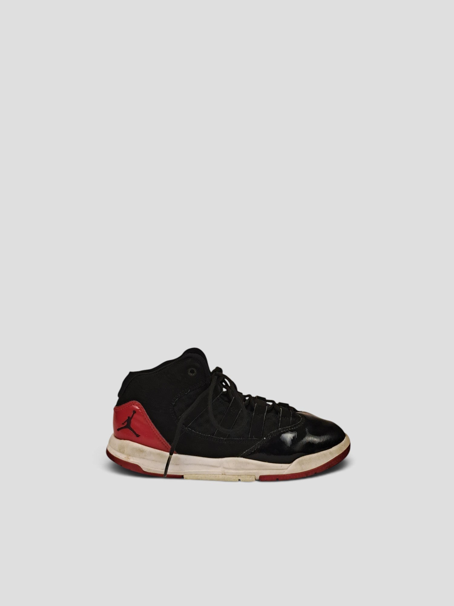 BaraBarnet Jordan black and red basketball sneakers with patent leather detailing and Jumpman logo