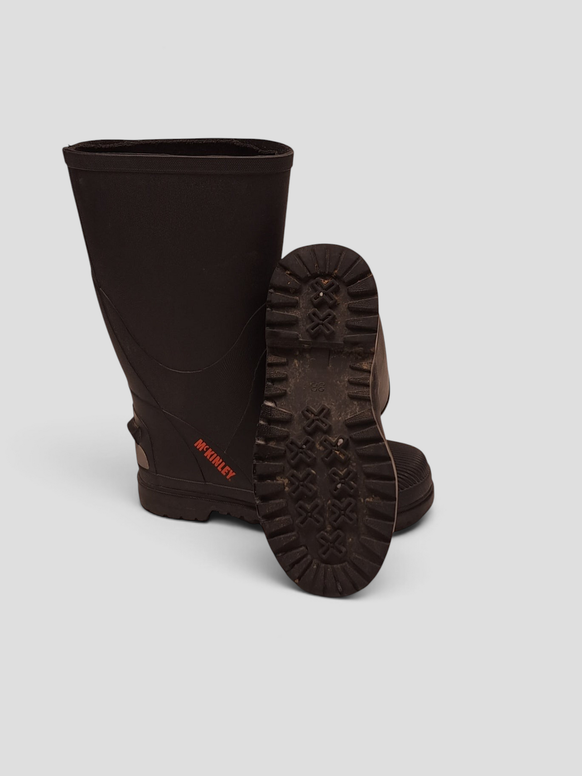 BaraBarnet McKinley black rubber boots with high shaft, rugged tread sole, and red logo detail