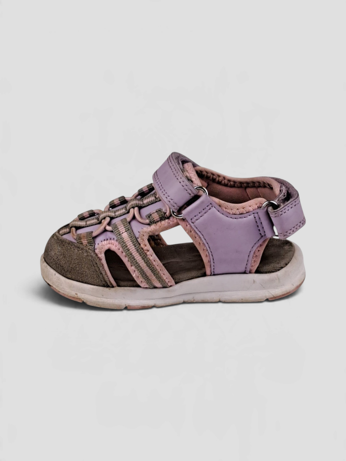 BaraBarnet Mino purple and pink children's sandals with velcro strap, reflective details, and durable rubber sole.