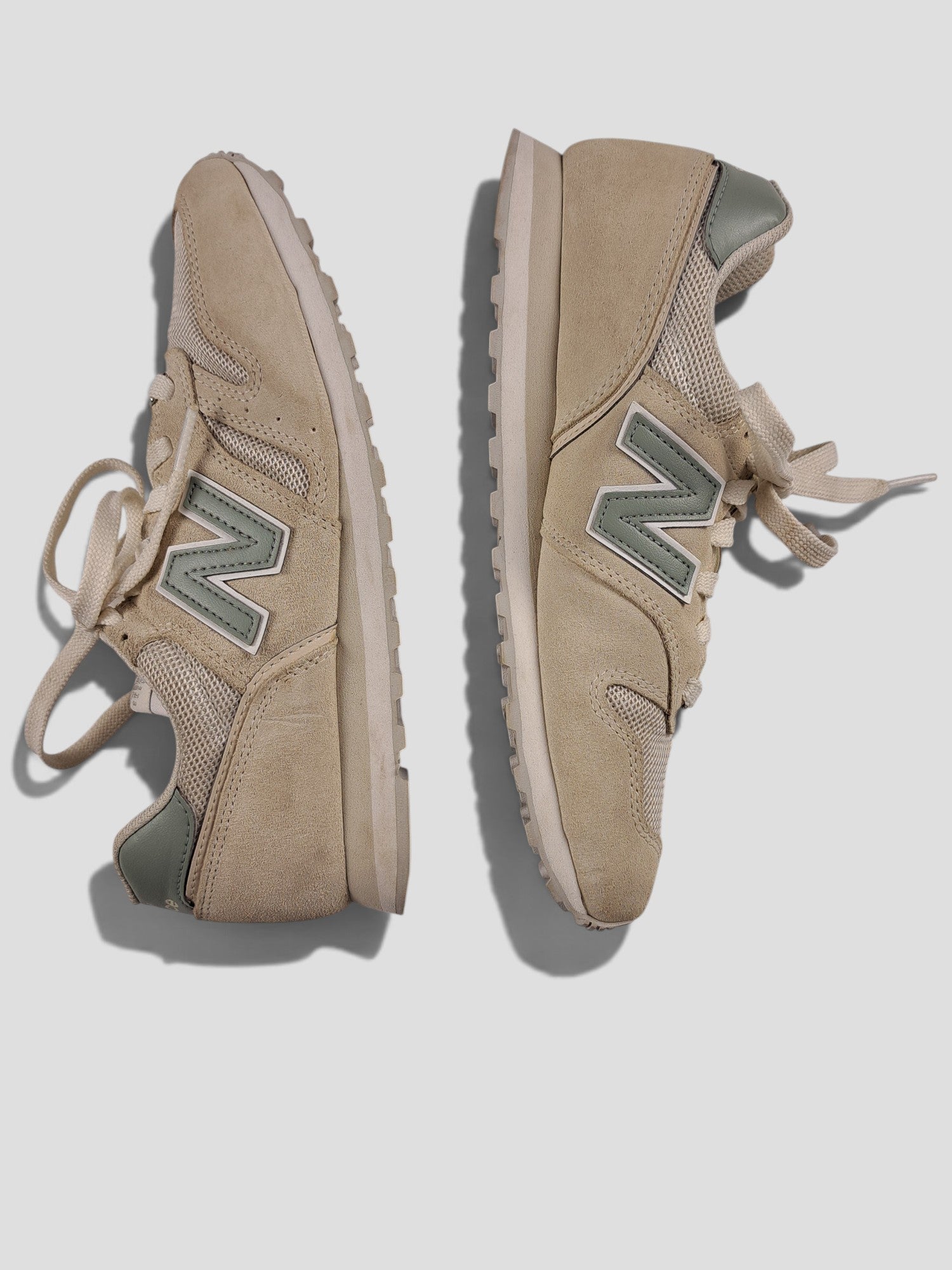 BaraBarnet New Balance sneakers in beige suede and mesh with sage green accents and signature N logo