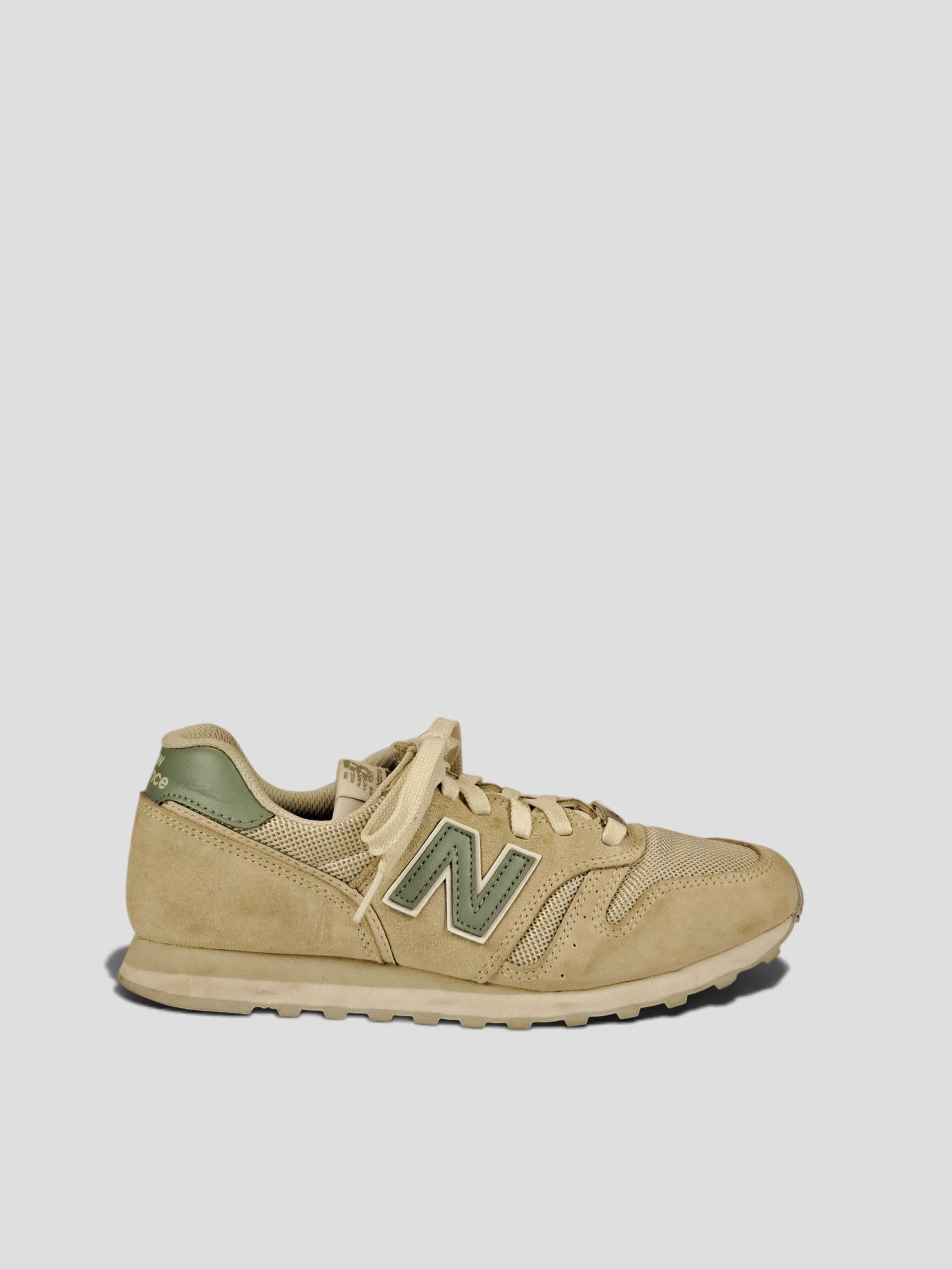 BaraBarnet New Balance sneakers in beige suede and mesh with sage green accents and side N logo