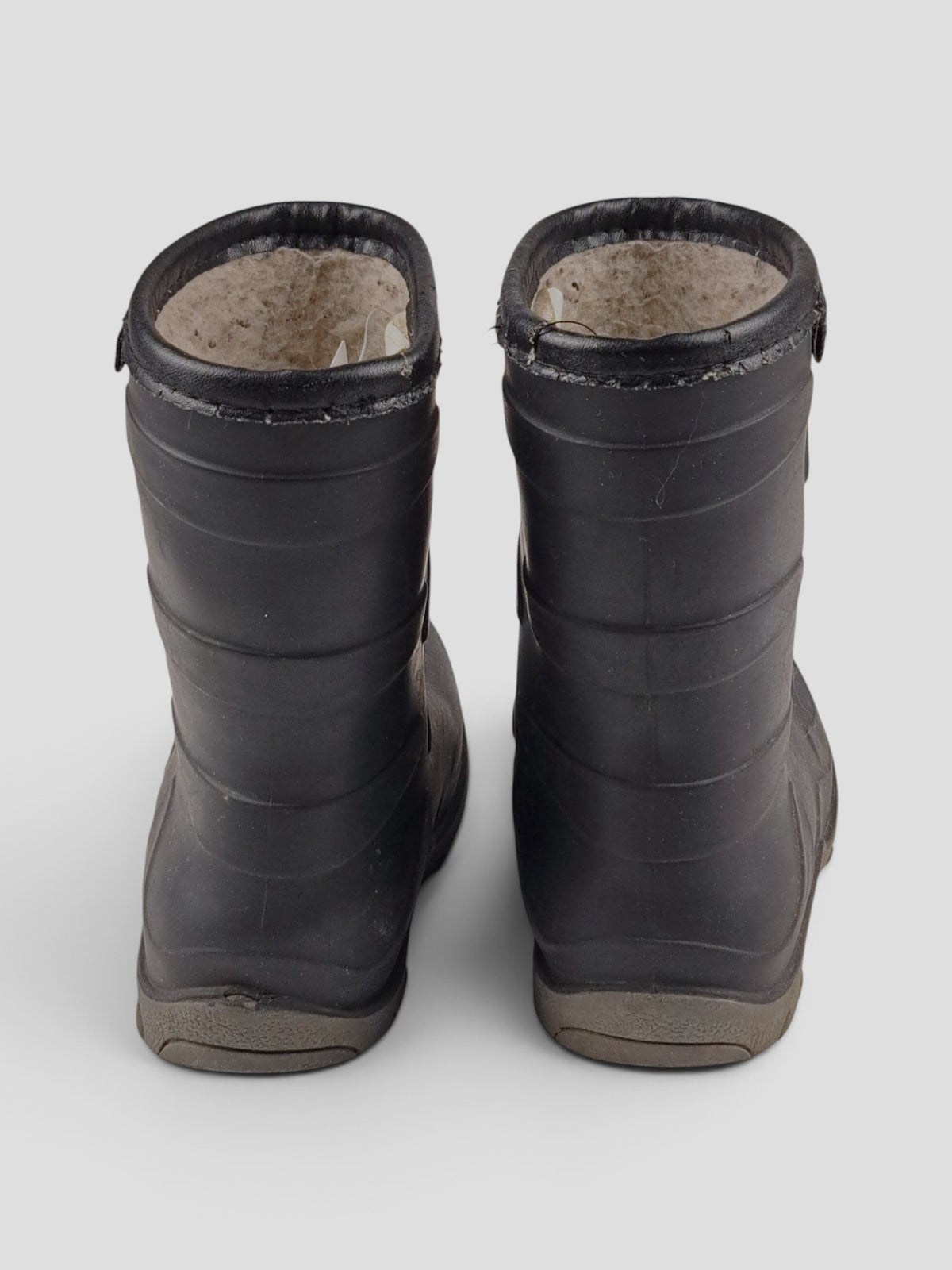BaraBarnet Nordbjørn black rubber boots with warm interior lining and durable grip soles for children