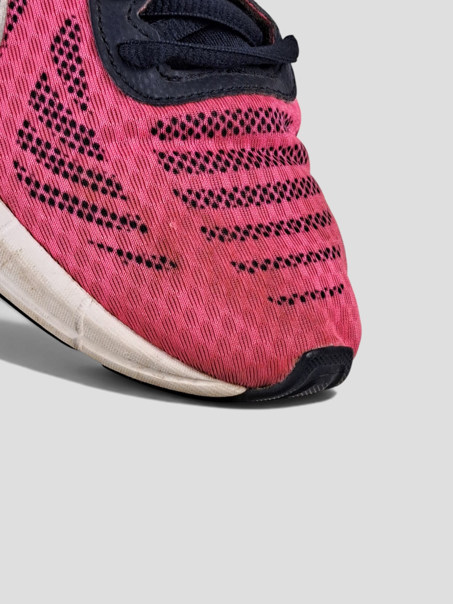 BaraBarnet Puma pink and black mesh athletic sneakers with white sole