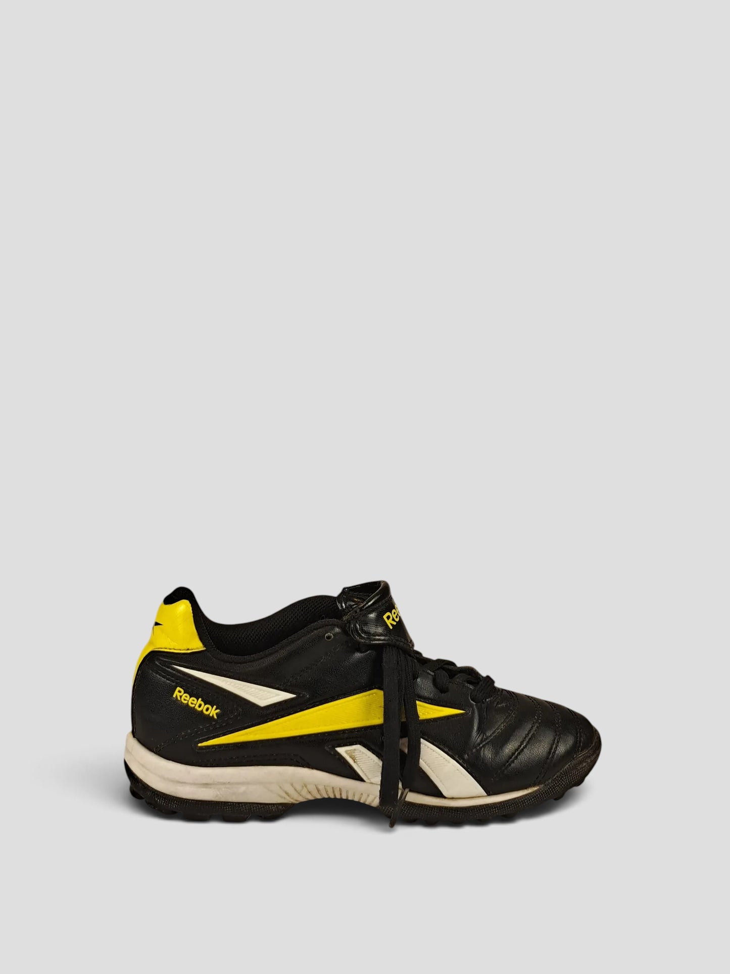 BaraBarnet Reebok black and yellow athletic sneakers with white logo detailing and lace-up closure