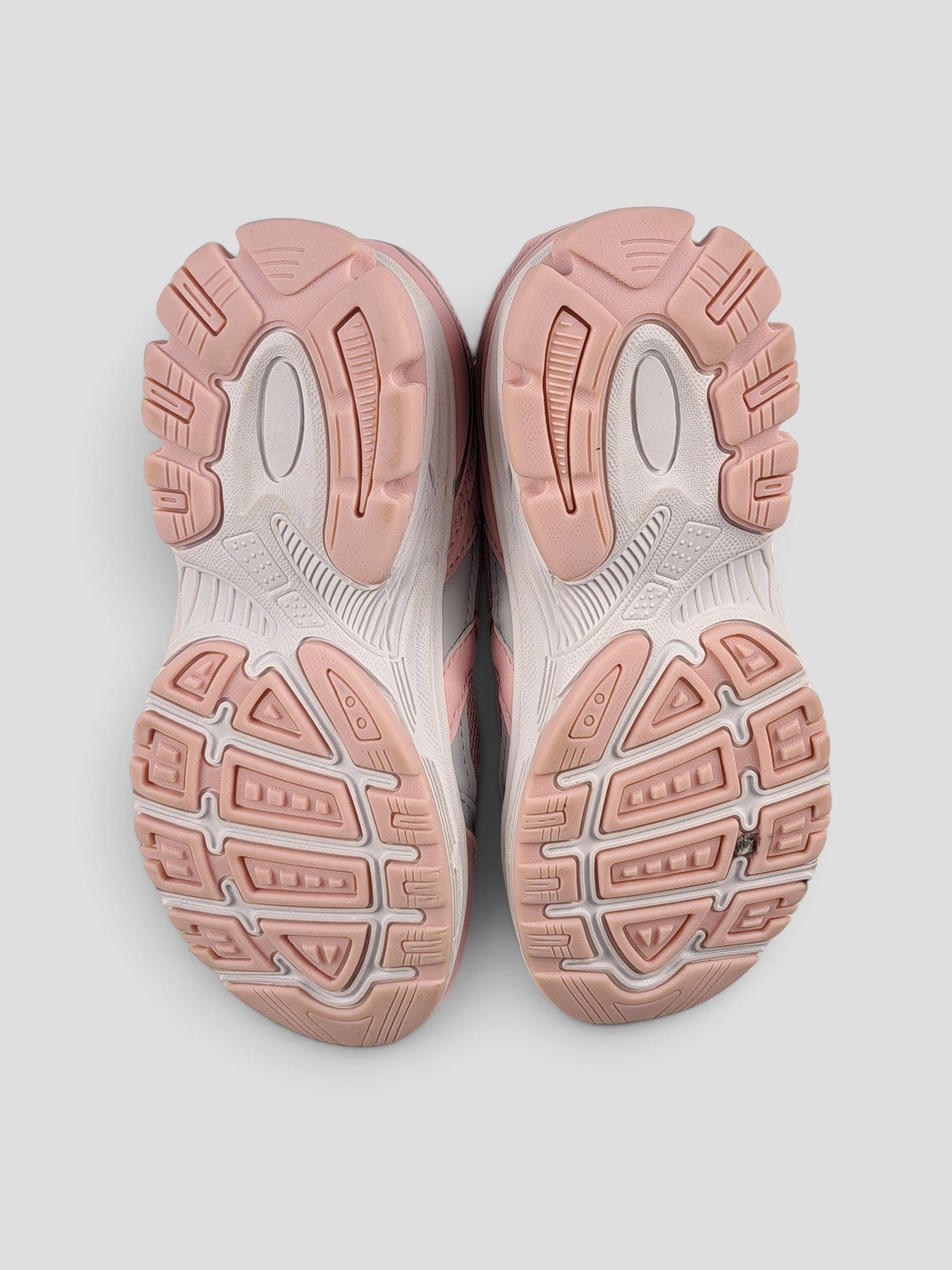 BaraBarnet REVOLUTION sneakers featuring a pink and white textured rubber outsole for grip