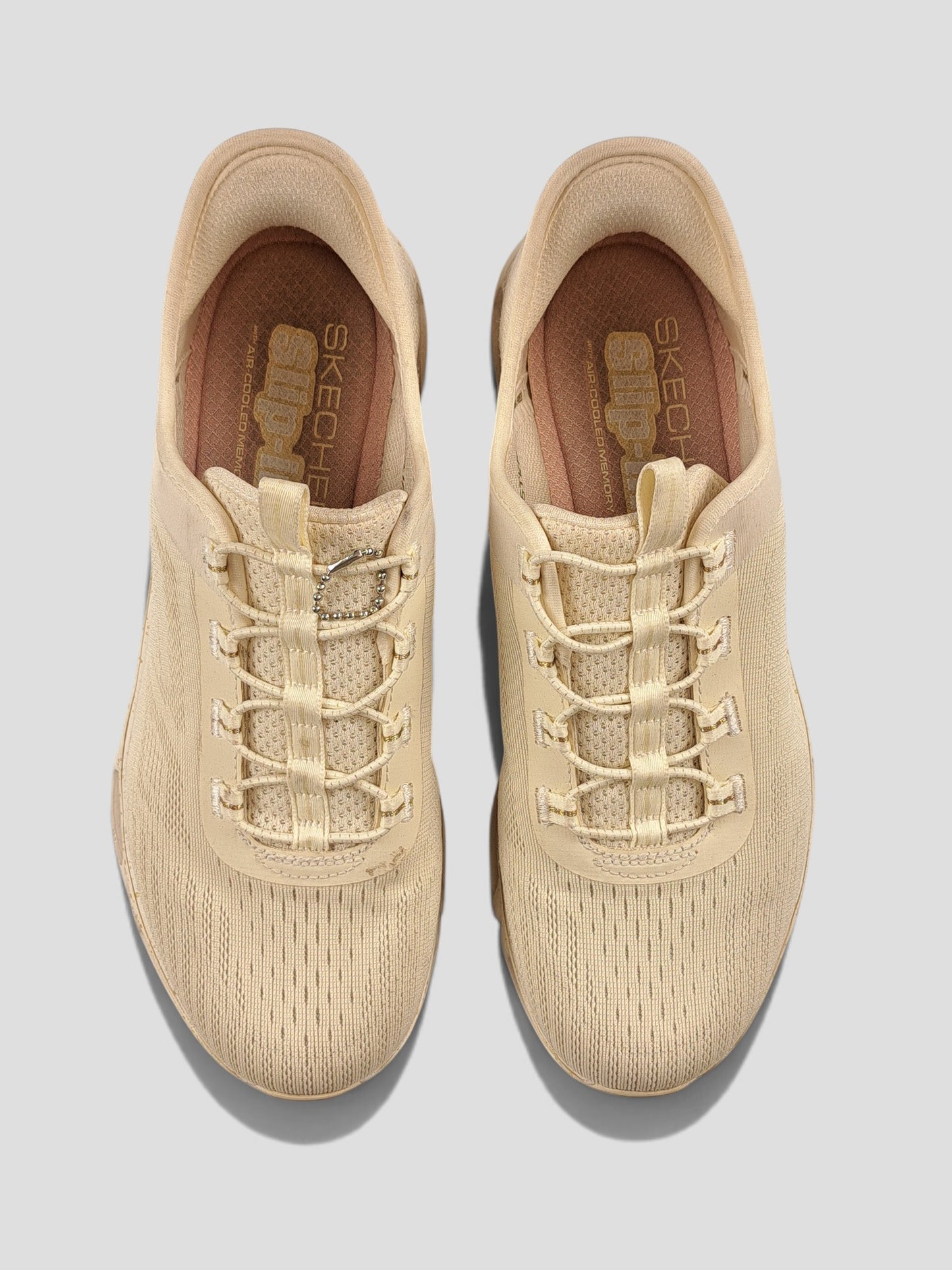 BaraBarnet Skechers beige slip-in sneakers with breathable mesh upper and cushioned memory foam insoles