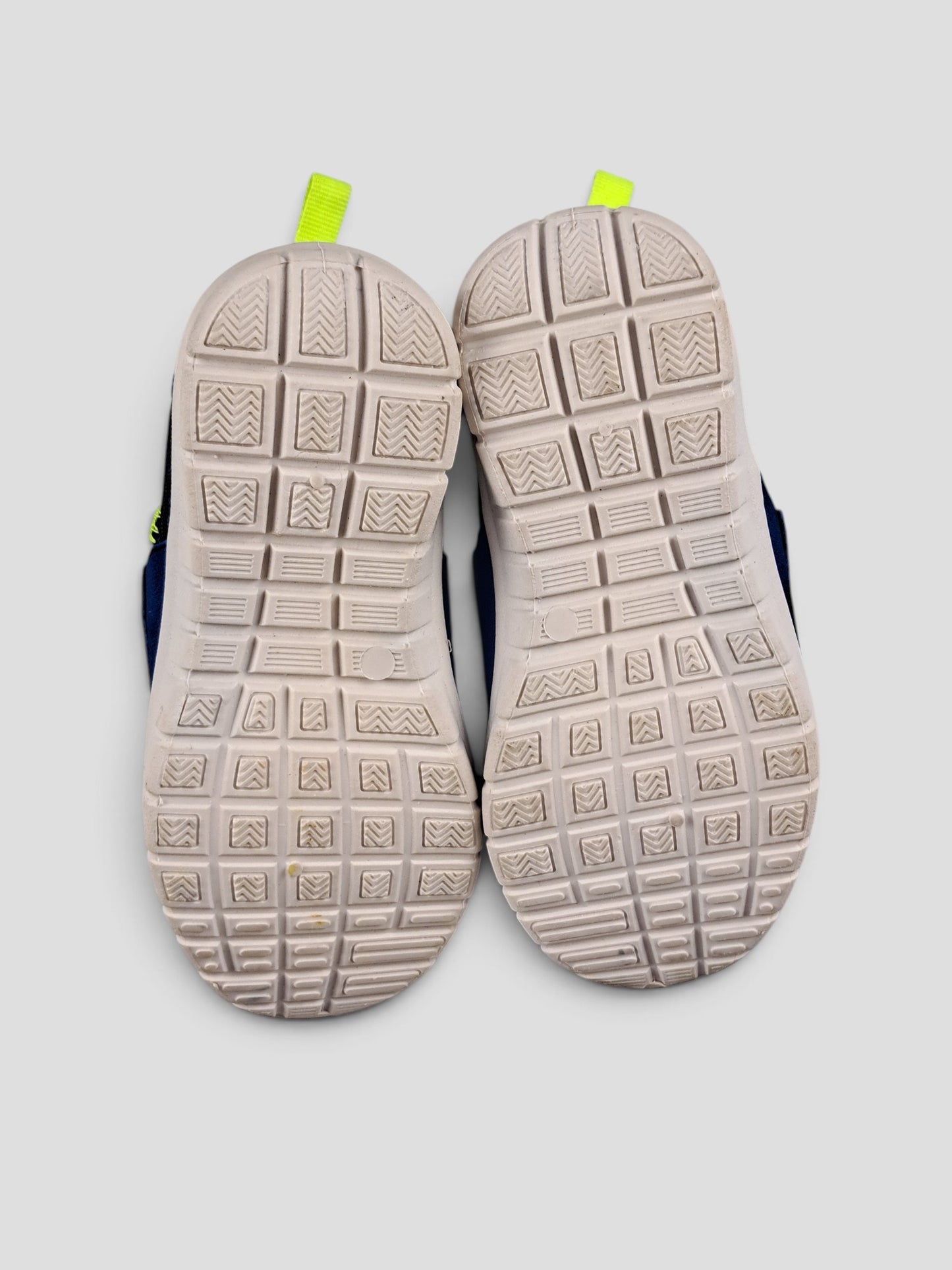 BaraBarnet Tex Sport sneakers with white textured rubber outsoles and neon green pull tabs