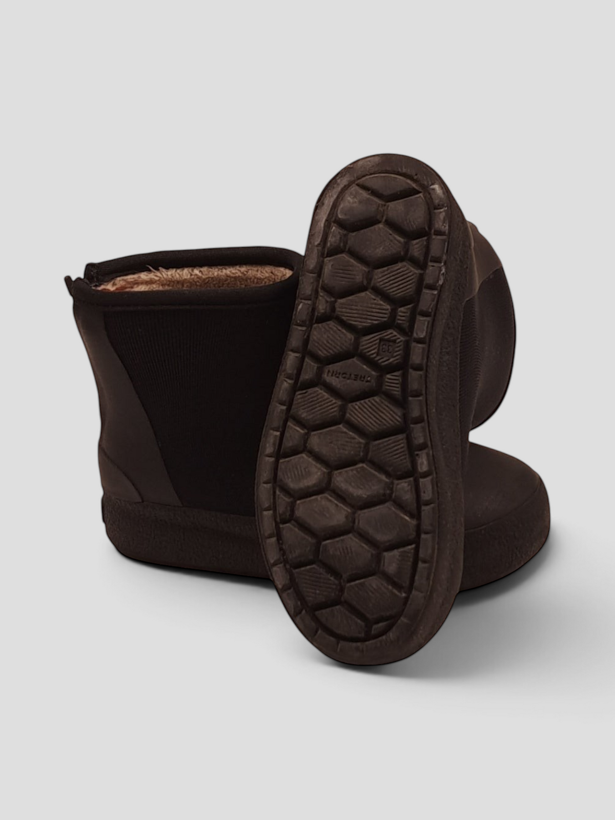 BaraBarnet Tretorn black rubber boots with warm lining, back zipper, and textured grip soles