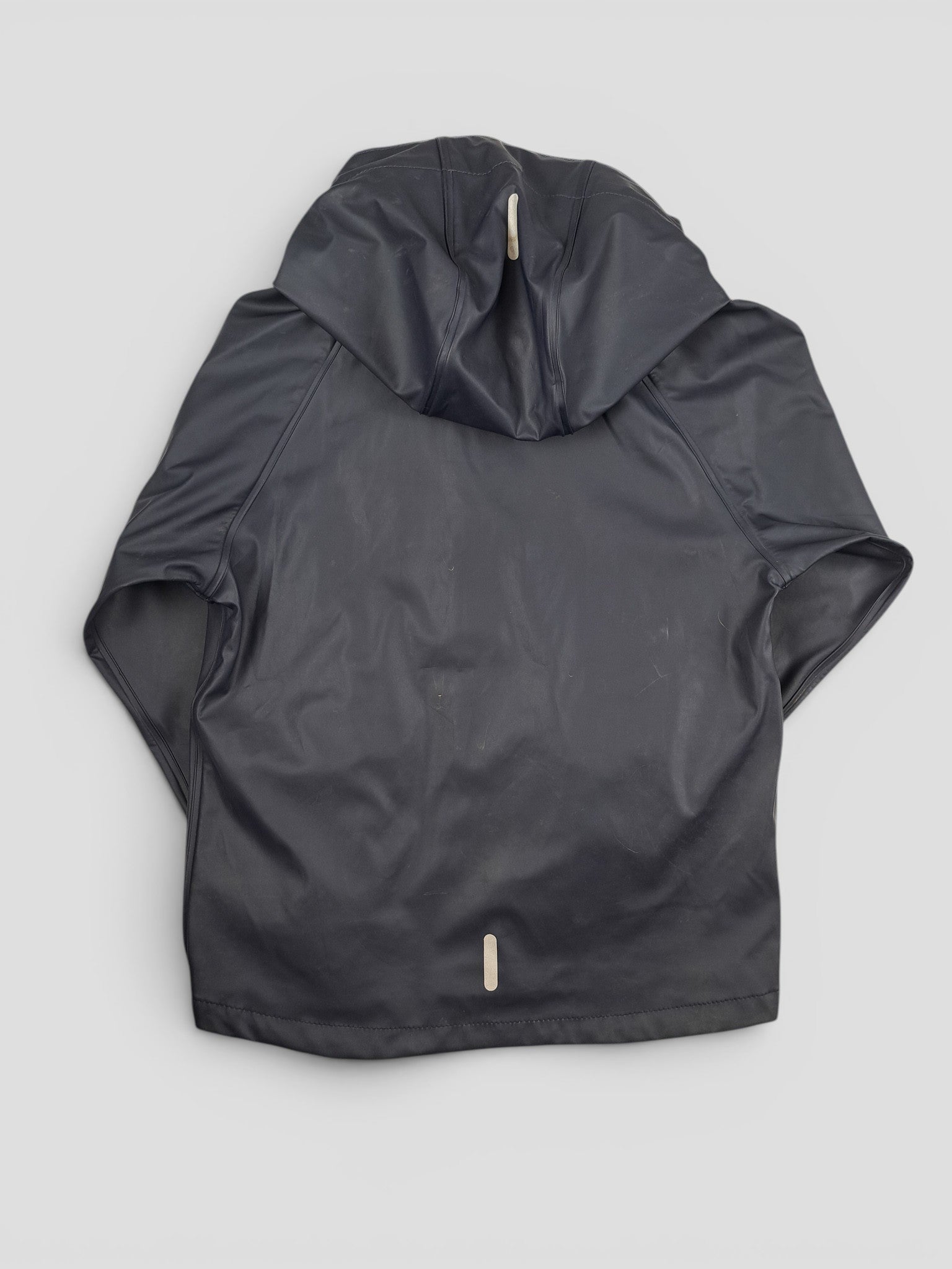 BaraBarnet Tretorn Kate navy blue waterproof rain jacket with hood and reflective details, back view