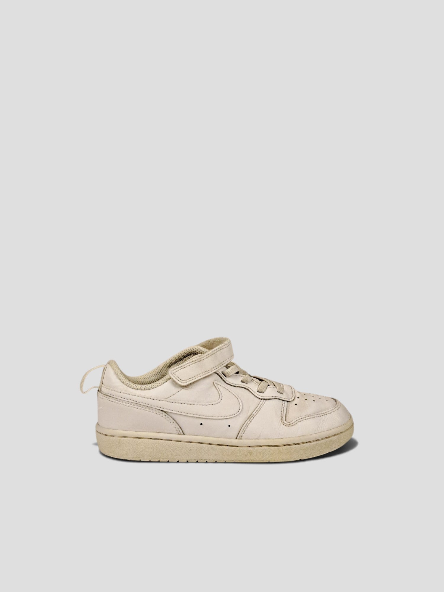 BaraBarnet white Nike leather sneakers with a velcro strap and lace-up closure for kids